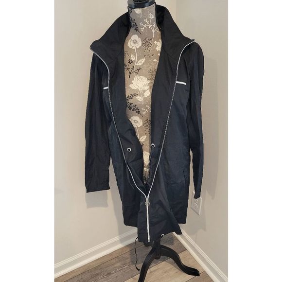 Michael Kors Women’s Packable Full Zip Outerwear Rain Jacket - Picture 4 of 8